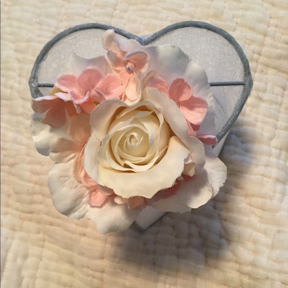 Vintage-inspired cream and pink flower